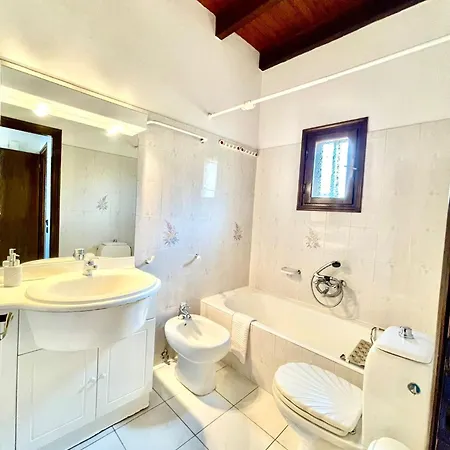Xanthi In Doctors Area * Marmari (Evia)